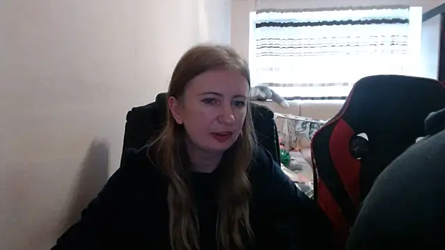 Snapshot of PeterAndJen chatting on 10/28/25, 09:41 PeterAndJen online show from 10/28/25, 09:41