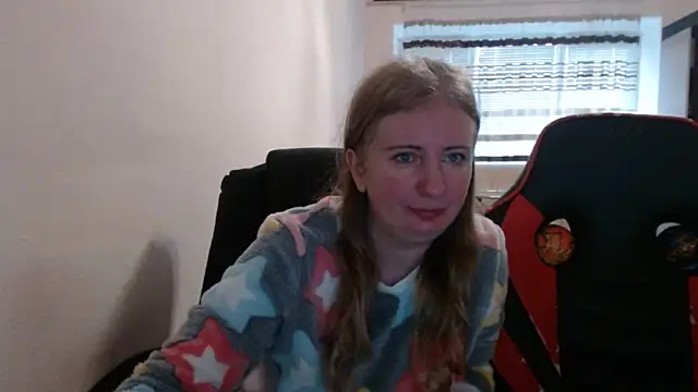 Snapshot of PeterAndJen chatting on 11/28/25, 08:36 PeterAndJen online show from 11/28/25, 08:36