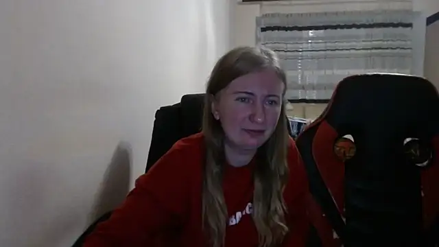 Snapshot of PeterAndJen chatting on 11/19/25, 07:47 PeterAndJen online show from 11/19/25, 07:47