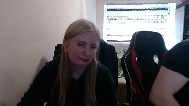 Snapshot of PeterAndJen chatting on 04/23/26, 12:51 PeterAndJen online show from 04/23/26, 12:51