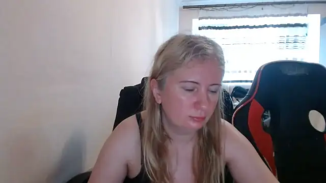 PeterAndJen online show from 06/30/26, 04:12