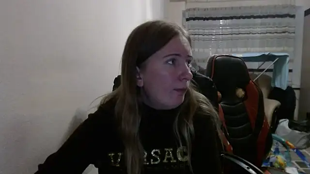 Snapshot of PeterAndJen chatting on 10/01/25, 06:01 PeterAndJen online show from 10/01/25, 06:01