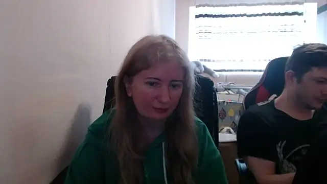 Snapshot of PeterAndJen chatting on 04/19/26, 08:04 PeterAndJen online show from 04/19/26, 08:04