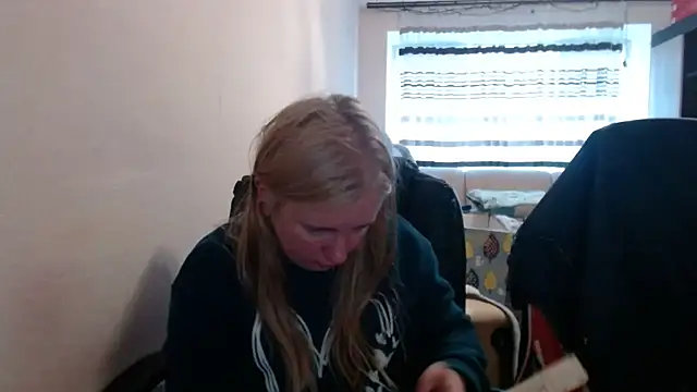 Snapshot of PeterAndJen chatting on 04/27/26, 05:16 PeterAndJen online show from 04/27/26, 05:16