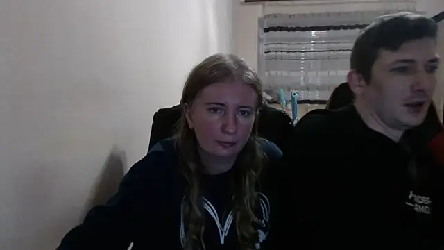 Snapshot of PeterAndJen chatting on 12/01/25, 06:53 PeterAndJen online show from 12/01/25, 06:53