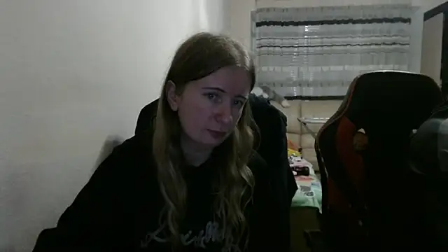 Snapshot of PeterAndJen chatting on 10/10/25, 08:20 PeterAndJen online show from 10/10/25, 08:20