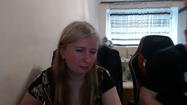 Snapshot of PeterAndJen chatting on 05/27/26, 04:25 PeterAndJen online show from 05/27/26, 04:25
