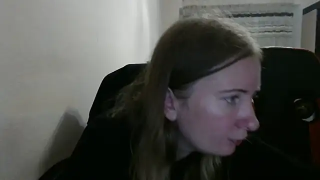 Snapshot of PeterAndJen chatting on 10/09/25, 08:09 PeterAndJen online show from 10/09/25, 08:09