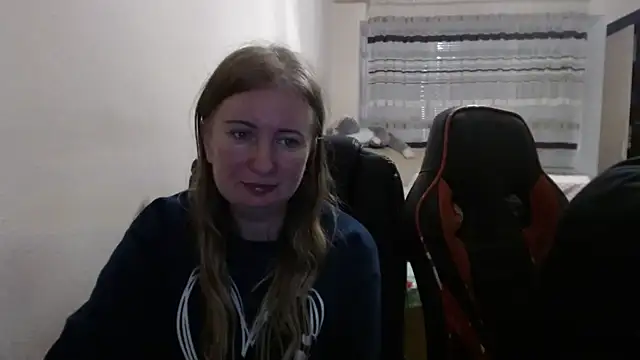 Snapshot of PeterAndJen chatting on 11/02/25, 07:52 PeterAndJen online show from 11/02/25, 07:52