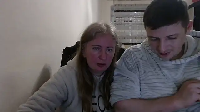 Snapshot of PeterAndJen chatting on 03/12/26, 06:23 PeterAndJen online show from 03/12/26, 06:23
