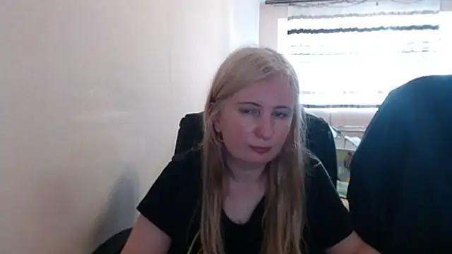Snapshot of PeterAndJen chatting on 05/18/26, 04:23 PeterAndJen online show from 05/18/26, 04:23