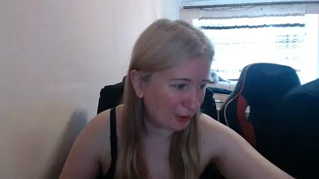 PeterAndJen online show from 06/16/26, 05:40