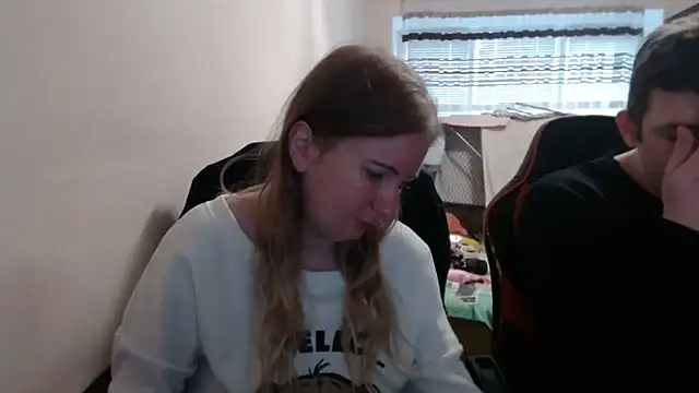 Snapshot of PeterAndJen chatting on 10/07/25, 07:42 PeterAndJen online show from 10/07/25, 07:42