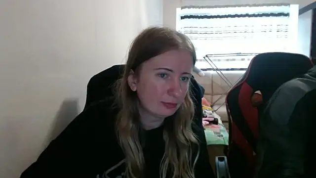 Snapshot of PeterAndJen chatting on 10/11/25, 08:26 PeterAndJen online show from 10/11/25, 08:26