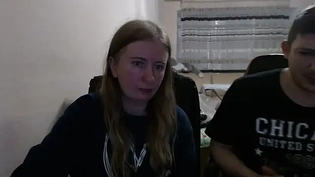 Snapshot of PeterAndJen chatting on 11/03/25, 08:12 PeterAndJen online show from 11/03/25, 08:12