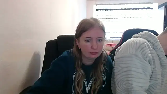 Snapshot of PeterAndJen chatting on 10/30/25, 07:06 PeterAndJen online show from 10/30/25, 07:06