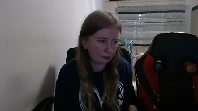 Snapshot of PeterAndJen chatting on 12/02/25, 07:15 PeterAndJen online show from 12/02/25, 07:15