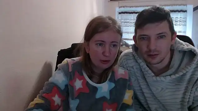 Snapshot of PeterAndJen chatting on 11/23/25, 07:18 PeterAndJen online show from 11/23/25, 07:18