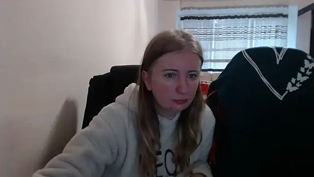 Snapshot of PeterAndJen chatting on 11/09/25, 07:45 PeterAndJen online show from 11/09/25, 07:45