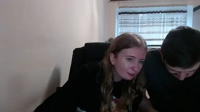 Snapshot of PeterAndJen chatting on 12/05/25, 01:10 PeterAndJen online show from 12/05/25, 01:10