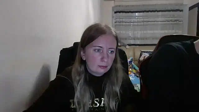 Snapshot of PeterAndJen chatting on 10/02/25, 06:11 PeterAndJen online show from 10/02/25, 06:11