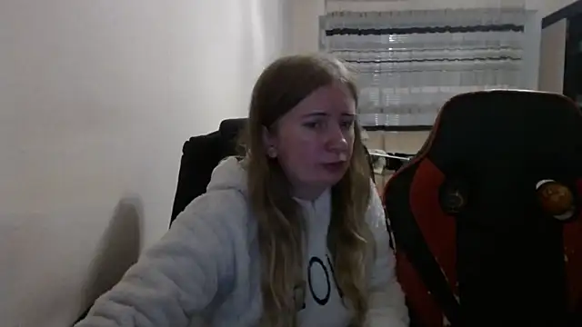 Snapshot of PeterAndJen chatting on 10/26/25, 07:03 PeterAndJen online show from 10/26/25, 07:03