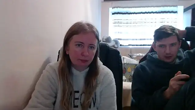 Snapshot of PeterAndJen chatting on 12/16/25, 08:29 PeterAndJen online show from 12/16/25, 08:29