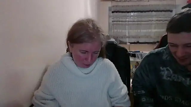 Snapshot of PeterAndJen chatting on 03/06/26, 06:25 PeterAndJen online show from 03/06/26, 06:25