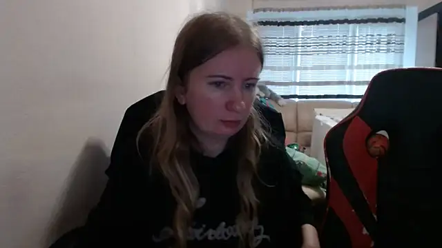 Snapshot of PeterAndJen chatting on 10/10/25, 08:15 PeterAndJen online show from 10/10/25, 08:15