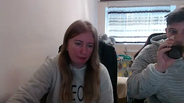 Snapshot of PeterAndJen chatting on 12/14/25, 08:09 PeterAndJen online show from 12/14/25, 08:09