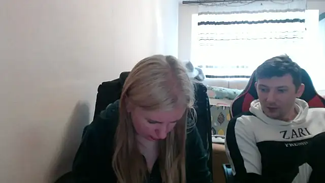 Snapshot of PeterAndJen chatting on 05/05/26, 07:33 PeterAndJen online show from 05/05/26, 07:33