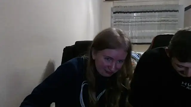 Snapshot of PeterAndJen chatting on 12/03/25, 07:24 PeterAndJen online show from 12/03/25, 07:24