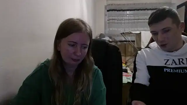 Snapshot of PeterAndJen chatting on 10/16/25, 07:33 PeterAndJen online show from 10/16/25, 07:33