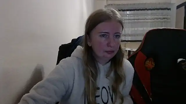 Snapshot of PeterAndJen chatting on 11/08/25, 07:39 PeterAndJen online show from 11/08/25, 07:39