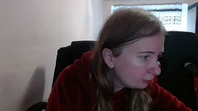 Snapshot of PeterAndJen chatting on 11/13/25, 08:29 PeterAndJen online show from 11/13/25, 08:29