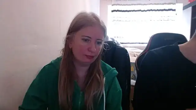 Snapshot of PeterAndJen chatting on 03/23/26, 06:57 PeterAndJen online show from 03/23/26, 06:57