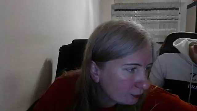 Snapshot of PeterAndJen chatting on 04/11/26, 07:50 PeterAndJen online show from 04/11/26, 07:50