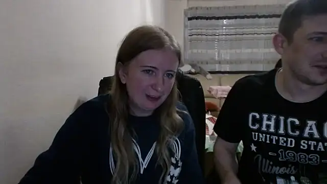 Snapshot of PeterAndJen chatting on 10/31/25, 07:32 PeterAndJen online show from 10/31/25, 07:32