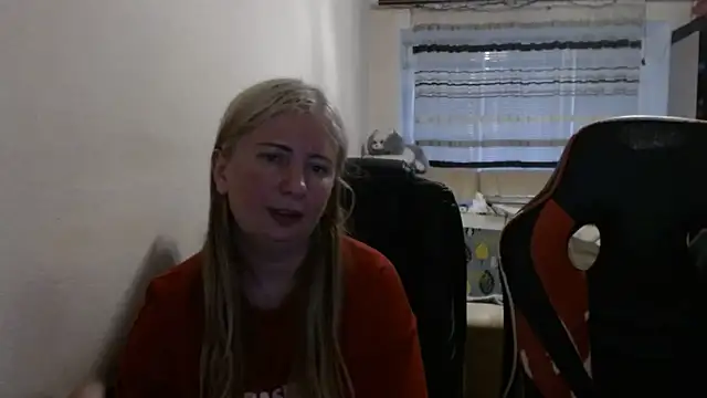 Snapshot of PeterAndJen chatting on 05/09/26, 05:27 PeterAndJen online show from 05/09/26, 05:27