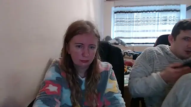 Snapshot of PeterAndJen chatting on 11/22/25, 08:35 PeterAndJen online show from 11/22/25, 08:35