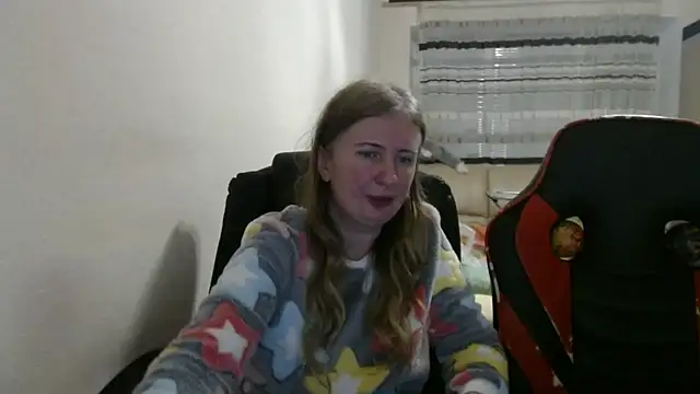 Snapshot of PeterAndJen chatting on 11/24/25, 07:58 PeterAndJen online show from 11/24/25, 07:58