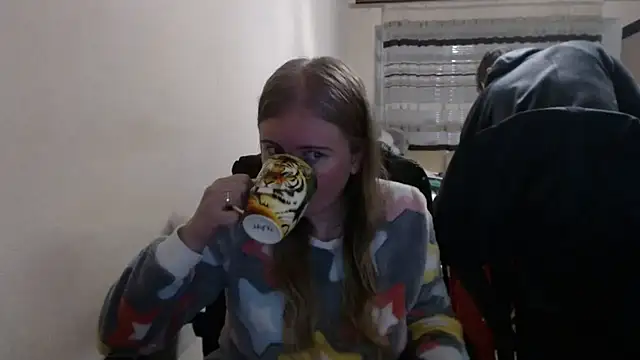 Snapshot of PeterAndJen chatting on 12/17/25, 06:13 PeterAndJen online show from 12/17/25, 06:13