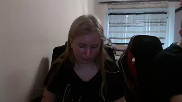 Snapshot of PeterAndJen chatting on 05/20/26, 04:59 PeterAndJen online show from 05/20/26, 04:59