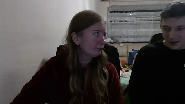 Snapshot of PeterAndJen chatting on 11/16/25, 07:18 PeterAndJen online show from 11/16/25, 07:18