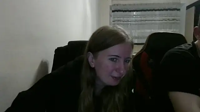 Snapshot of PeterAndJen chatting on 10/22/25, 07:13 PeterAndJen online show from 10/22/25, 07:13