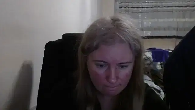 Snapshot of PeterAndJen chatting on 04/06/26, 06:09 PeterAndJen online show from 04/06/26, 06:09