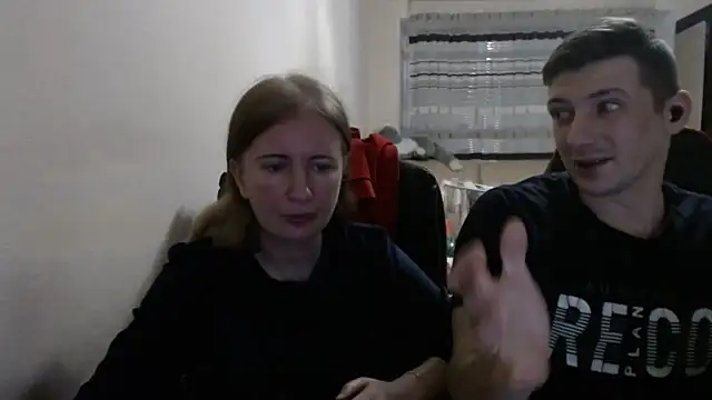 Snapshot of PeterAndJen chatting on 10/27/25, 07:26 PeterAndJen online show from 10/27/25, 07:26