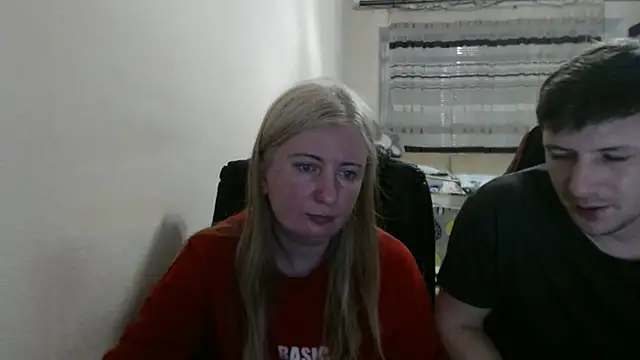 Snapshot of PeterAndJen chatting on 05/05/26, 07:39 PeterAndJen online show from 05/05/26, 07:39