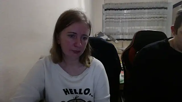 Snapshot of PeterAndJen chatting on 10/07/25, 07:48 PeterAndJen online show from 10/07/25, 07:48