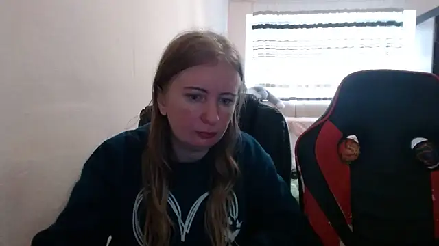 Snapshot of PeterAndJen chatting on 11/03/25, 08:07 PeterAndJen online show from 11/03/25, 08:07